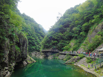 磐安十八涡蜿蜒栈道峡谷谷底摄影