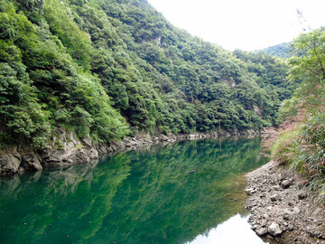 磐安十八涡峡谷风景区湖泊山林图