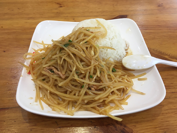 土豆肉丝盖饭