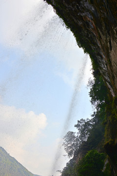 贵州赤水燕子岩瀑布 仰拍