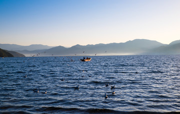 余晖泸沽湖