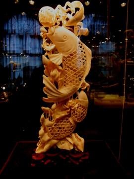 莲鲤玉雕