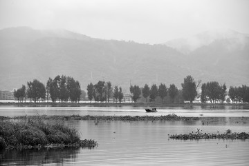 黑白湖景