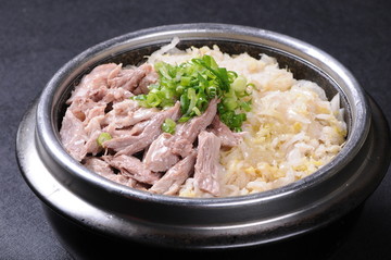 石锅柴骨肉烩酸菜