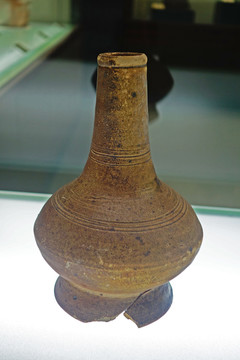 汉代陶细颈瓶