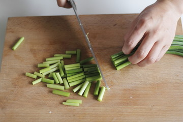 蒜苔鱿鱼丝