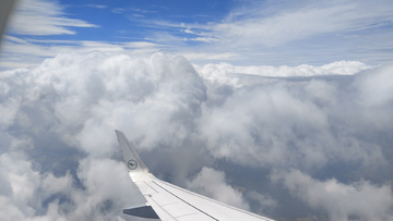飞机 俯瞰 天空  白云