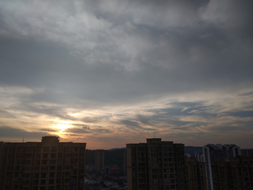 夕阳西下瞬间