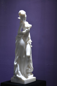 雕塑裸女