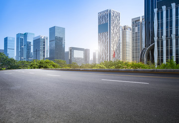 道路沥青路面和深圳CBD建筑景