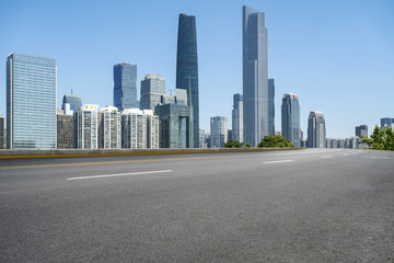 城市道路沥青路面和广州地标建筑
