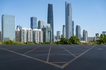 城市道路沥青路面和广州地标建筑