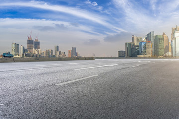 城市道路和上海外滩建筑