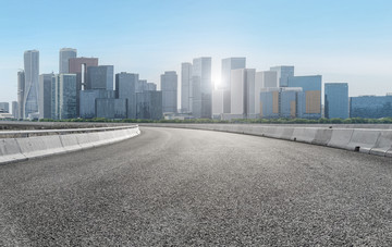 城市道路沥青路面和杭州摩天大楼