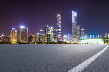 城市道路沥青路面和广州建筑夜景