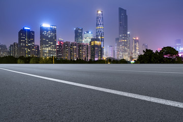 城市道路沥青路面和广州建筑夜景