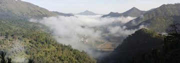 青山云雾