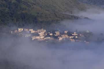 青山云雾