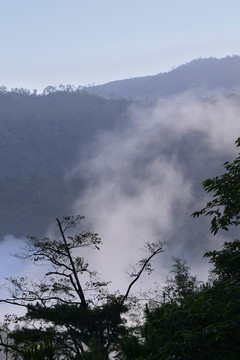 青山云雾