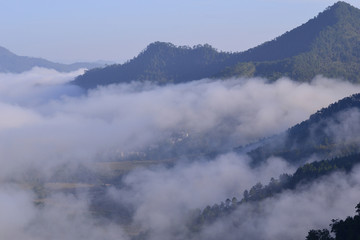 青山云雾