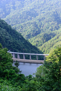 燕子河大峡谷水库美景