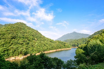 燕子河大峡谷水库美景