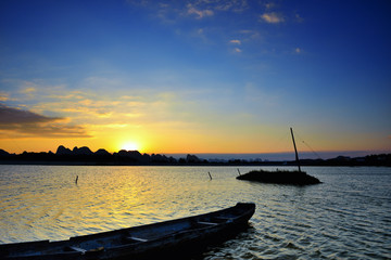 夕阳孤船风景高清大图