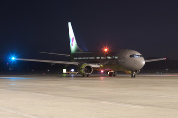 夜晚的韩国真航空飞机