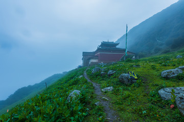 贡嘎寺云海