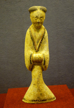 汉代彩绘陶女俑