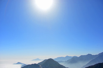 烈日当空日照西岭