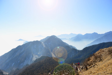 烈日当空日照西岭