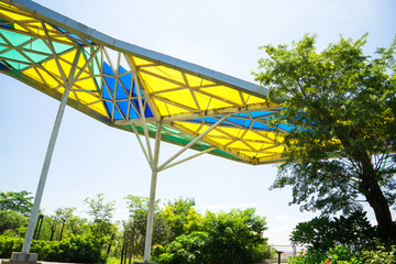 彩色钢架结构遮阳棚雨棚