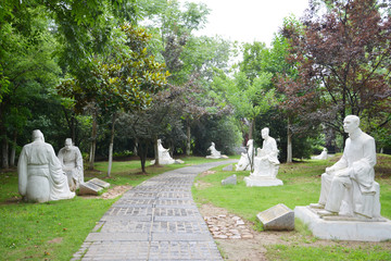 十朝文化园名人雕塑