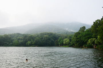 雨后紫霞湖