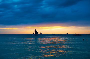 大海上的夕阳晚霞