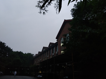 学院建筑黄昏风景