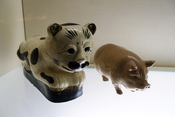 民国瓷猫瓷猪枕