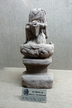 唐代石雕佛像