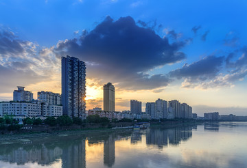 岷江彩霞城市风光