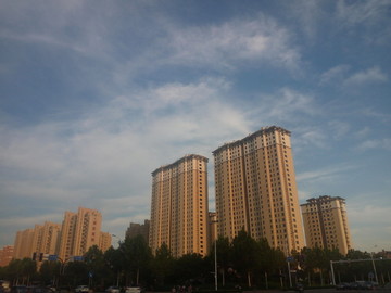 傍晚的高楼