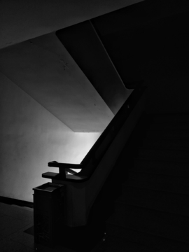 黑白楼梯光影