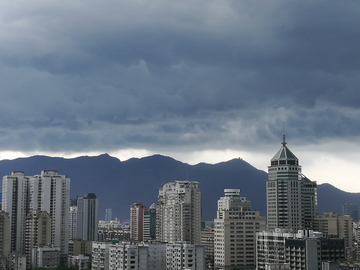 城市暴风雨