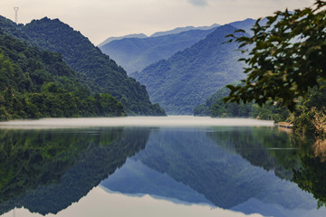 小东江晨雾