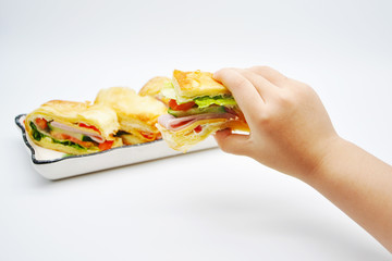 手拿三明治