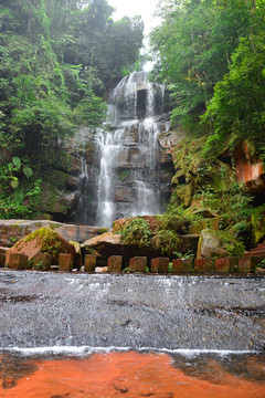 赤水燕子岩高山瀑布溪流