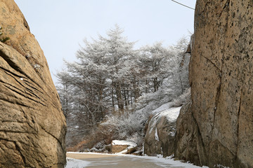 山东青岛冬季崂山巨峰风光