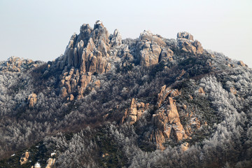 山东青岛冬季崂山巨峰风光