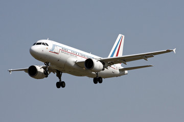 法国政府专机飞机降落