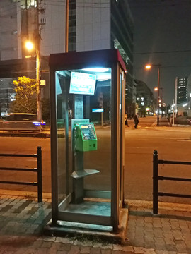 公共电话亭